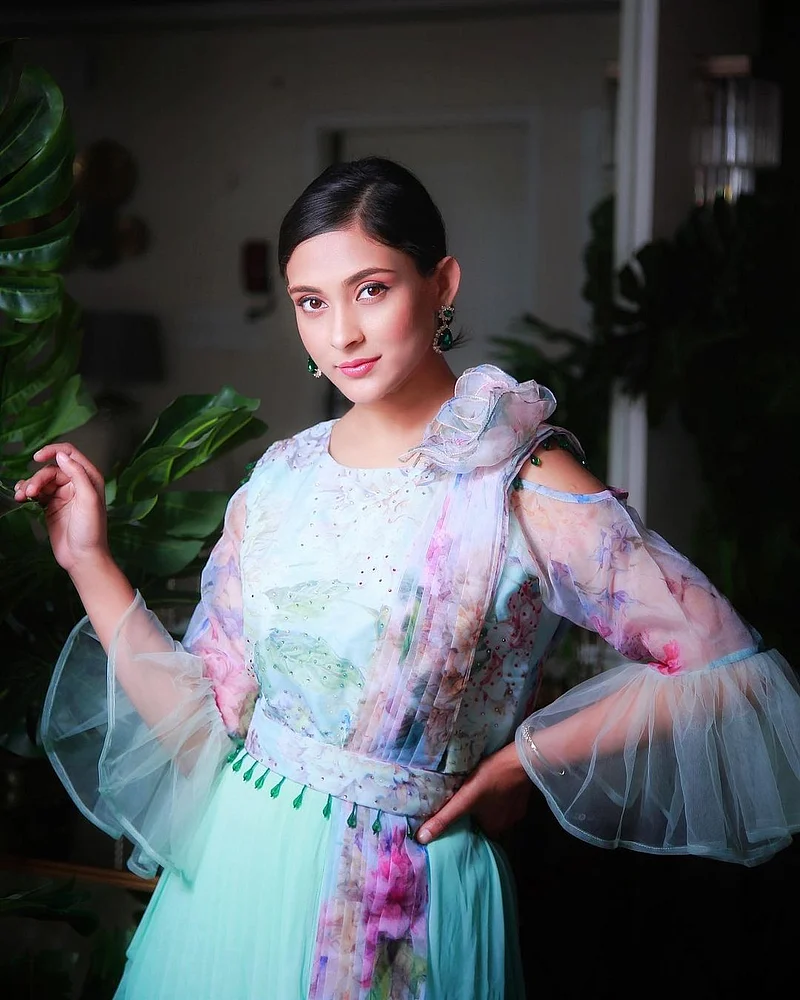 মেহজাবীন চৌধুরী