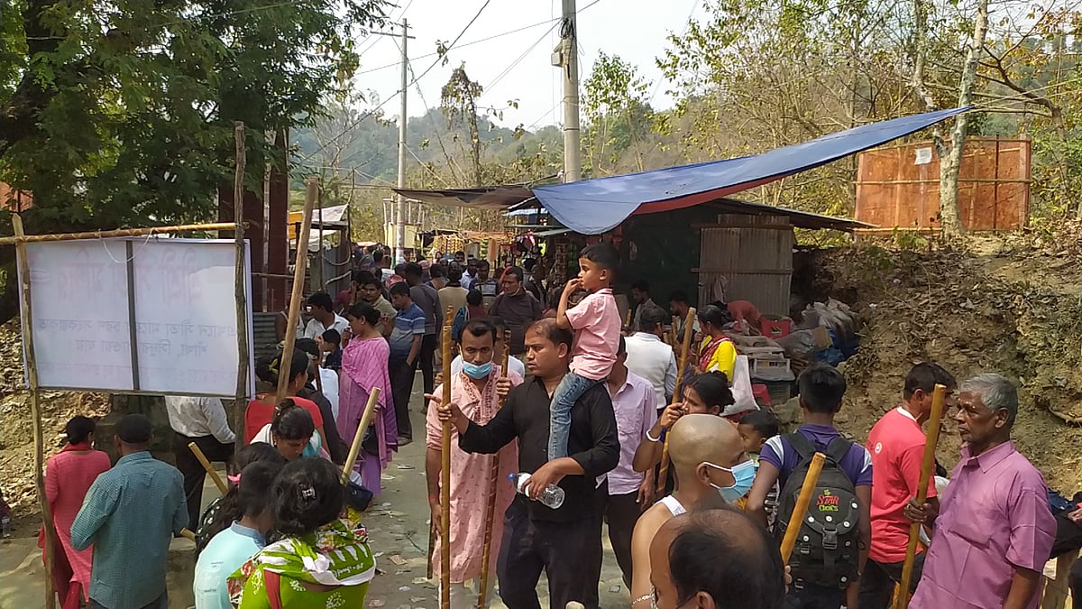 চন্দ্রনাথ ধামের উদ্দেশে রওনা হয়েছেন তীর্থযাত্রীরা 