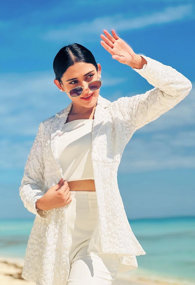 সমুদ্রপাড়ে গেলে ত্বক ও চুলের যত্ন 