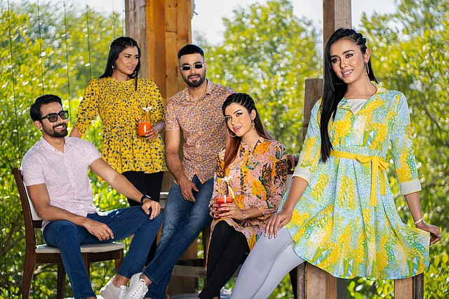 নানা রঙের ও মোটিফের বর্ণিল প্রিন্ট এই কালেকশনের সবচেয়ে উল্লেখযোগ্য বৈশিষ্ট্য। 