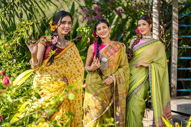 শাড়িেত ভিন্নধর্মী প্রিন্ট, পাড় ও আঁচল চোখে পড়বে শাড়িপ্রেমীদের। 