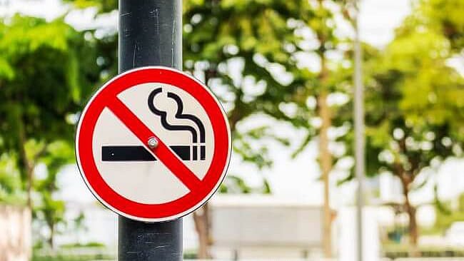 বাড়িতে ধূমপান করলে বাড়ির সদস্যরাও স্বাস্থ্যঝুঁকিতে পড়েন