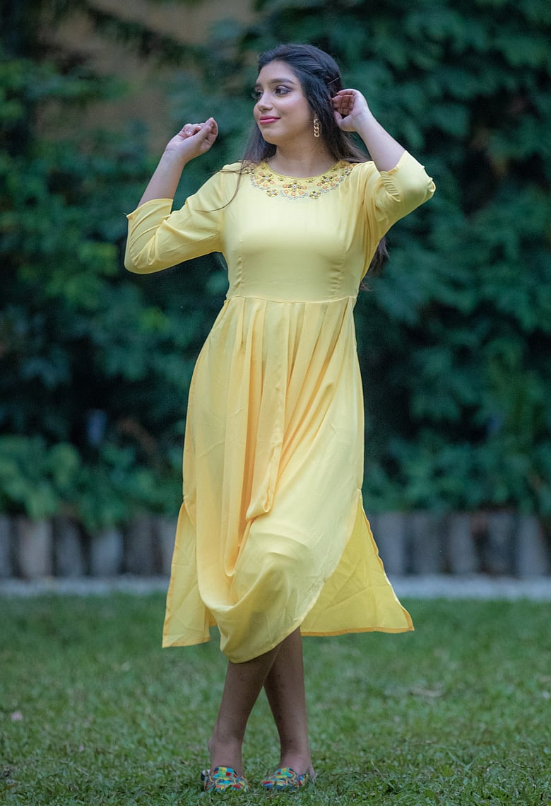 প্যাস্টেল শেডের পোশাকের স্টাইলিং