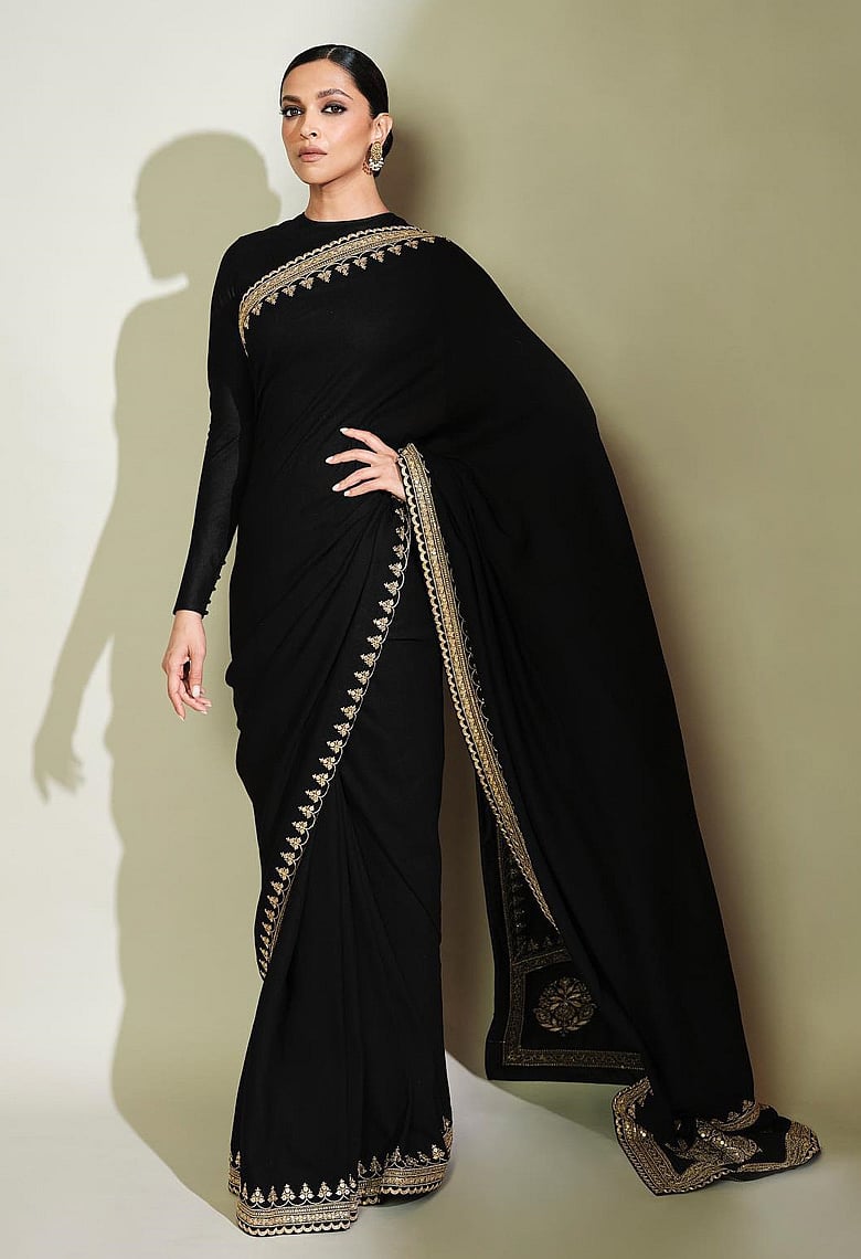 কালোতে ক্ল্যাসিক দীপিকা