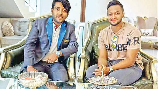 ছবি: আরাভ খানের ফেসবুক পেজ থেকে