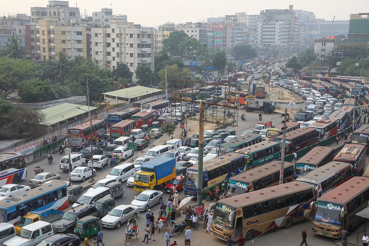 মহাখালী বাস টার্মিনাল এলাকায় তীব্র যানজট