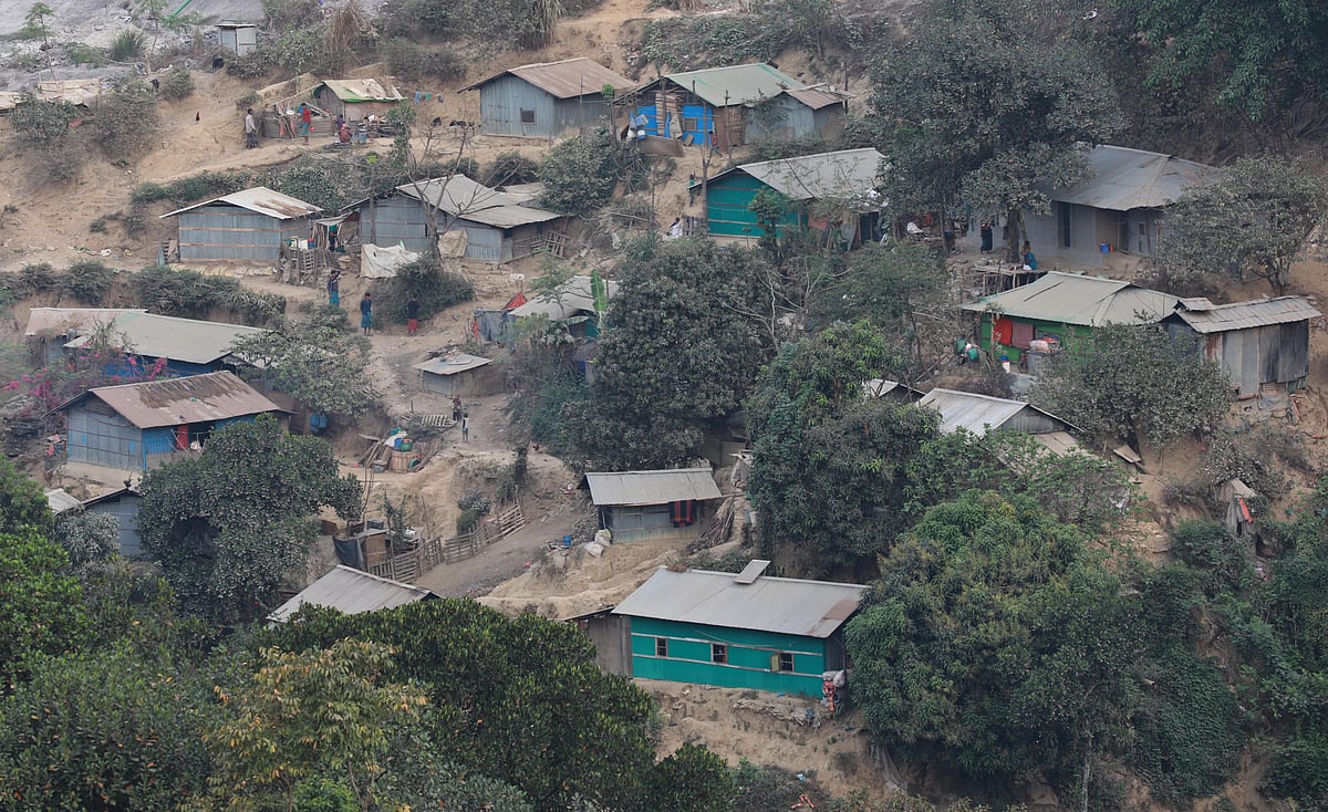 পাহাড় আর জঙ্গলে ঘেরা সীতাকুণ্ডের ত্রিপুরাপাড়া।