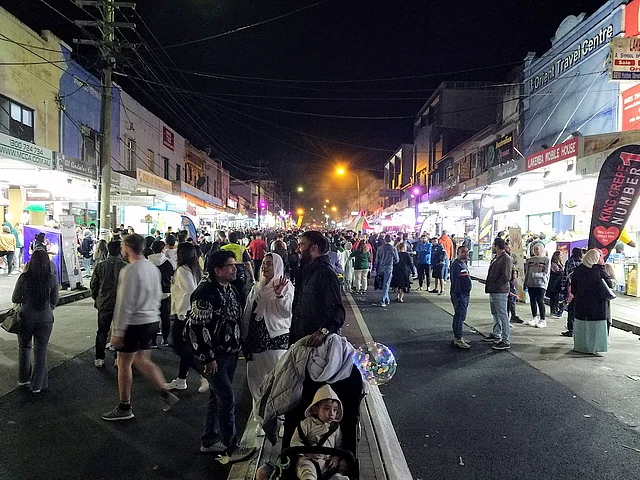 লাকেম্বায় ভিড়