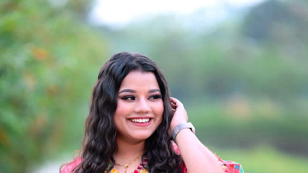 গায়িকা তসিবা। ছবি: তসিবার সৌজন্যে