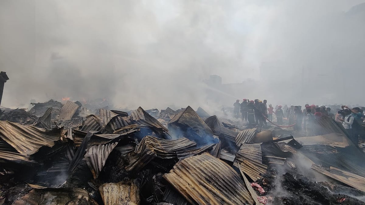 ধ্বংসস্তূপে পরিনত হয়েছে পুরো এলাকা 