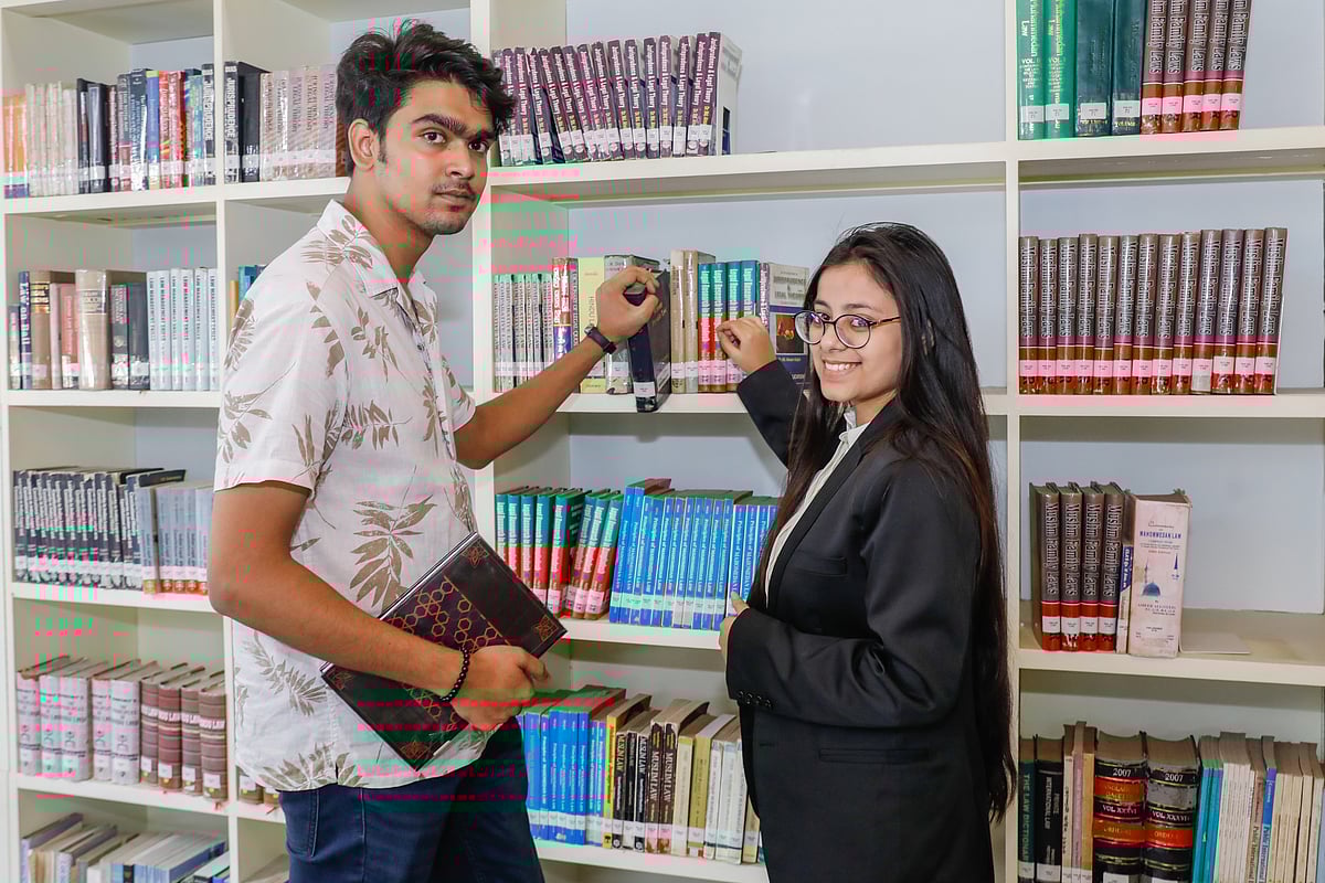 স্নাতক ও মাস্টার্সে পড়ার জন্য আবেদনকারীর বয়স ১৮ থেকে ৩০ বছরের মধ্যে হতে হবে। ছবিটি প্রতীকী।