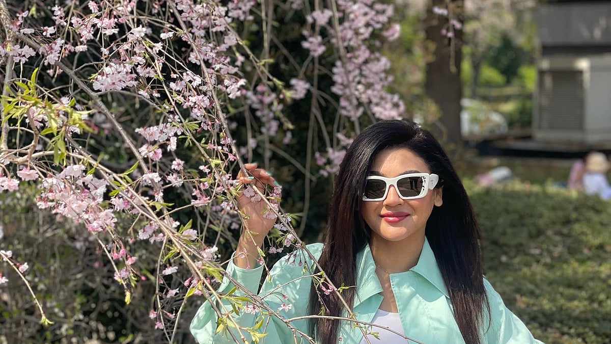 জয়া আহসানের পছন্দের দেশগুলোর মধ্যে প্রথম সারিতেই রয়েছে জাপান। জানালেন, দেশটিতে ঘুরতে ভালো লাগছে। টোকিও, হিরোশিমা, অসাকা, হোকাইদো দ্বীপসহ বেশ কিছু শহরের সৌন্দর্য উপভোগ করছেন। জয়ার ভাষায়, ‘সৌন্দর্য খুঁজতে নেশার মতো চলেছি।’ ছবি: ফেসবুক থেকে সংগৃহীত