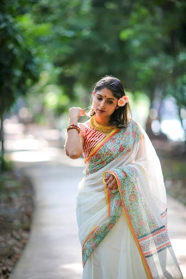 ‘বঁধু কোন আলো লাগল চোখে’—মুগ্ধ দৃষ্টিতে সেই আলোই সৌন্দর্যের শেষ কথা