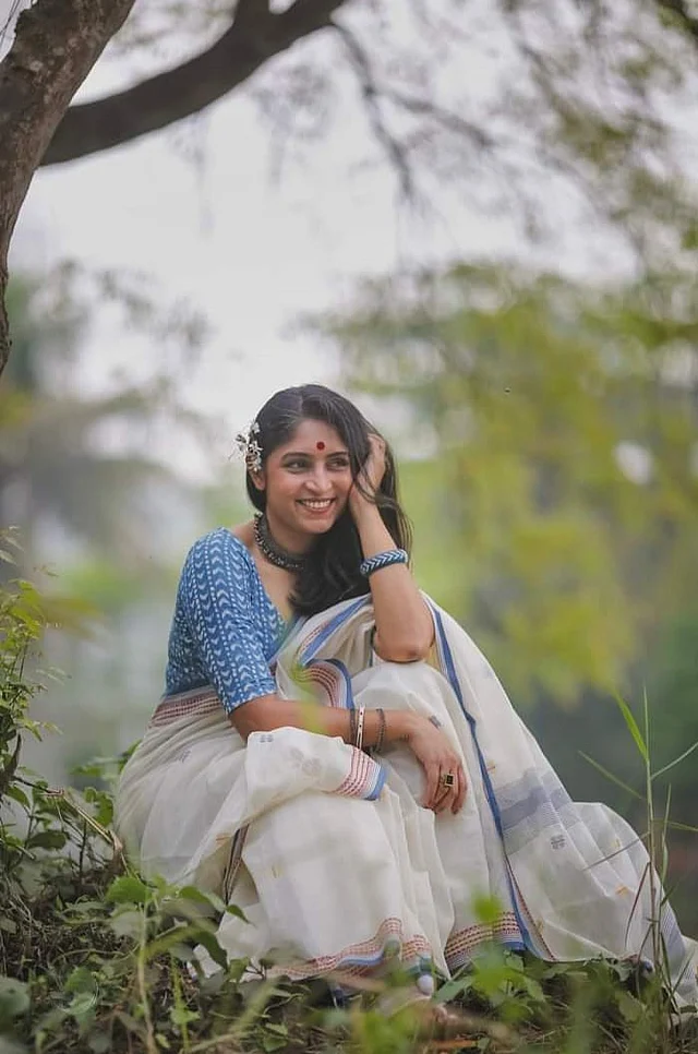 অর্ধেক মানবী আর অর্ধেক কল্পনা। ভালোবাসার নজর বড় কল্পনাবিলাসী