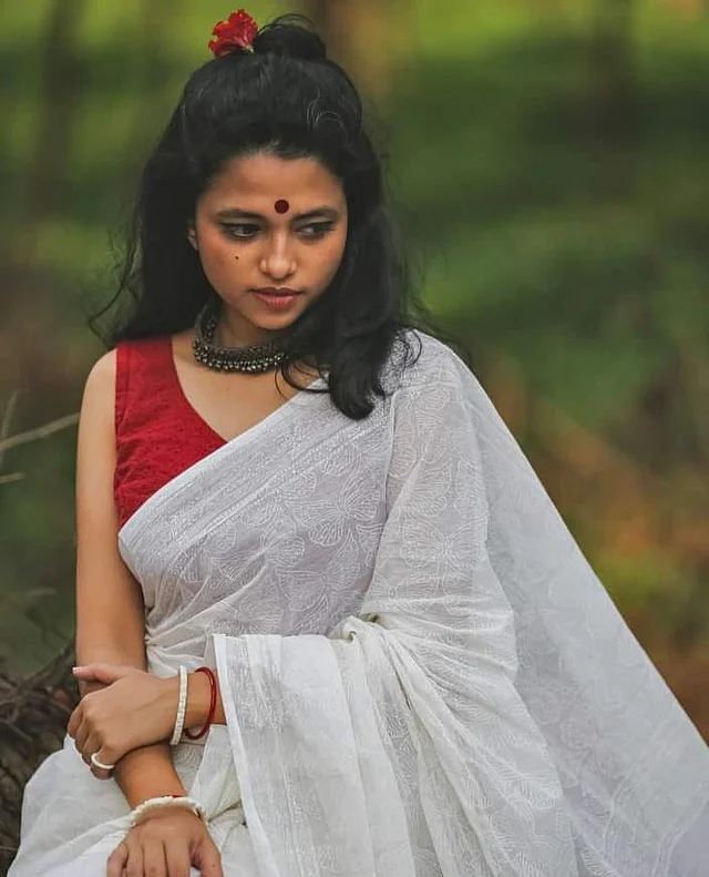 রবি ঠাকুরের গানের বর্ণনায় নারীরূপ শুধু নারী হয়েই বিকশিত হয়েছে