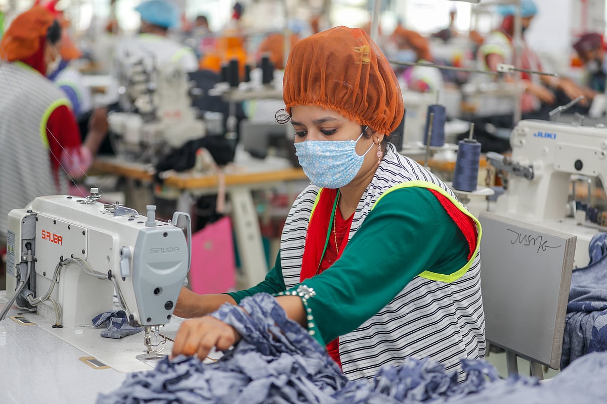 পোশাকশ্রমিকদের বেতন দিতে বিশেষ ঋণের সুযোগ, টাকা যাবে সরাসরি শ্রমিকের হিসাবে