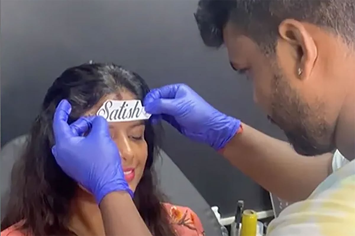 স্বামীর নামে ট্যাটু