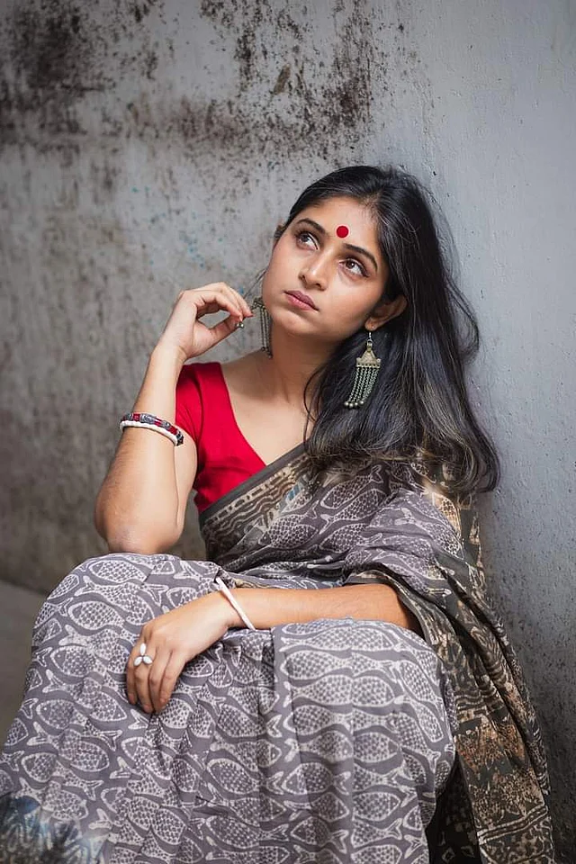 রূপে ভোলায় না নারী তার অনুরাগীকে; বরং ভালোবাসায় ভোলায়