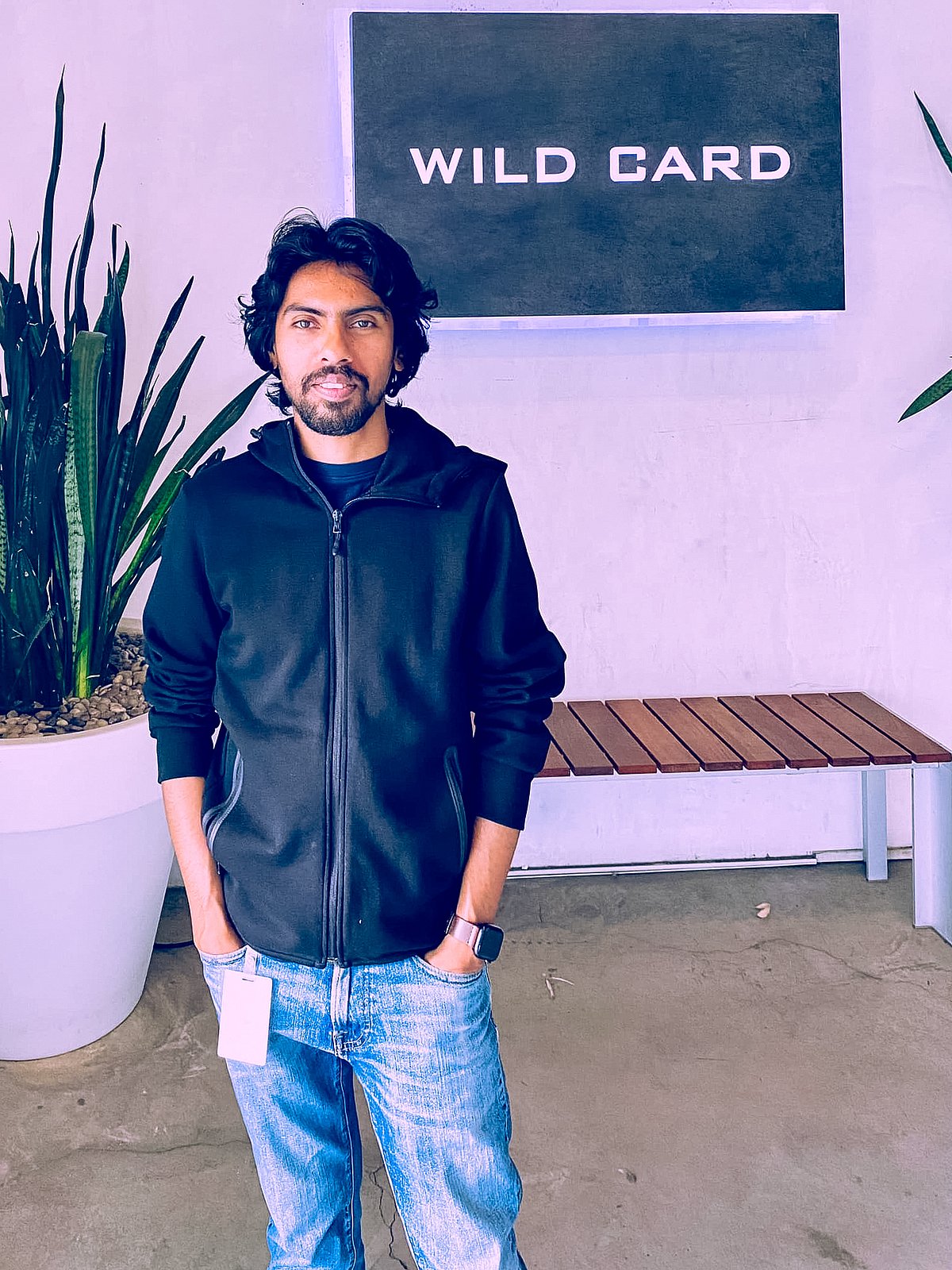 ওয়াইল্ড কার্ড নামের একটি প্রতিষ্ঠানের হয়ে মোশন গ্রাফিকসের কাজ করেন কামরুল