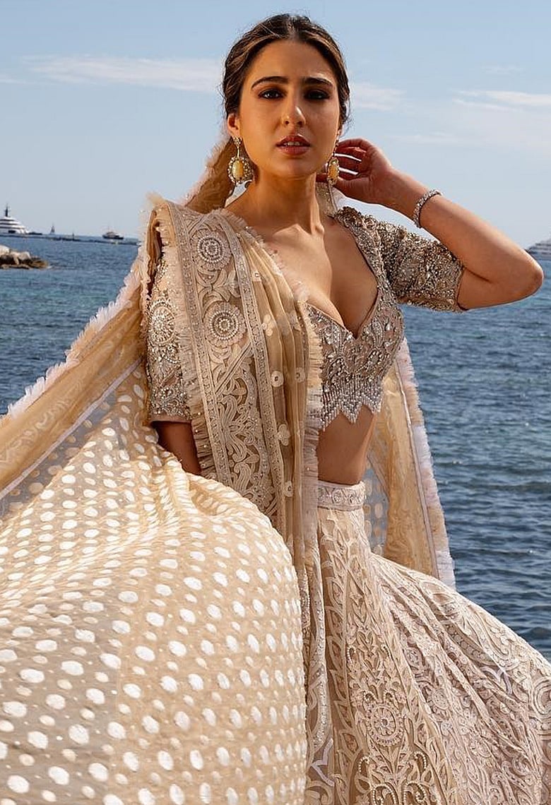 নবাব-নন্দিনী বেশে কান চলচ্চিত্র উৎসবে সারা আলী খান