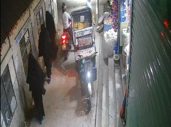 ছবি: সিসি ক্যামেরা থেকে সংগৃহীত