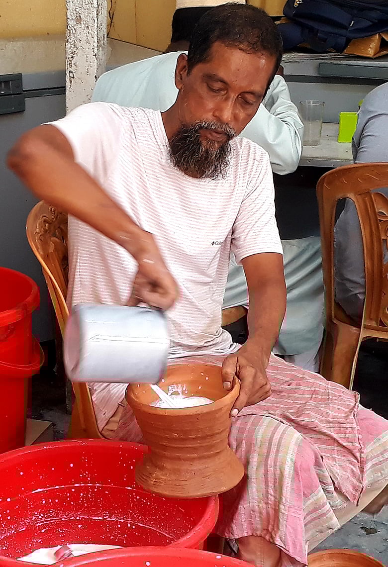 ভোলার ঐতিহ্যবাহী মহিষের কাঁচা দুধে তৈরি দই 