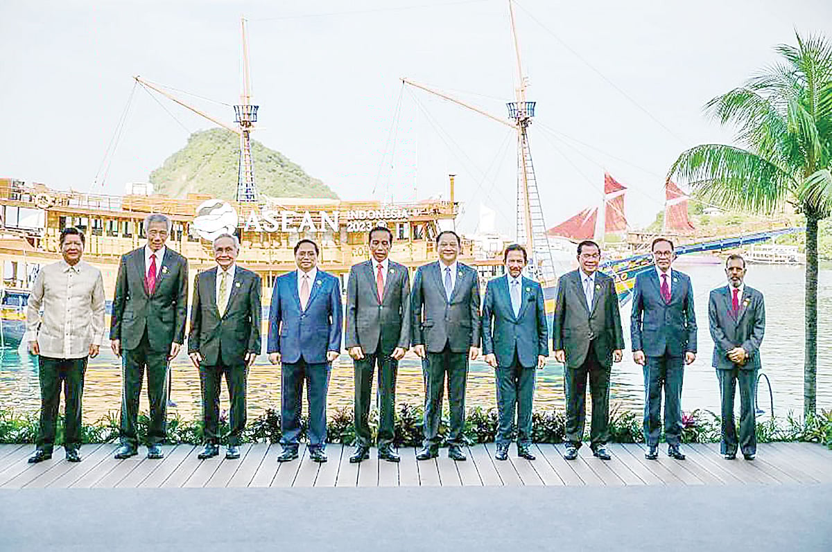 চীন ও যুক্তরাষ্ট্রের প্রতিদ্বন্দ্বিতায় আসিয়ানকে আঞ্চলিক অর্থনৈতিক ঐক্যকে জোরালো করতে হবে