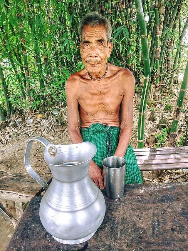 কোচ সম্প্রদায়ের একজন বর্ষীয়ান সদস্য।