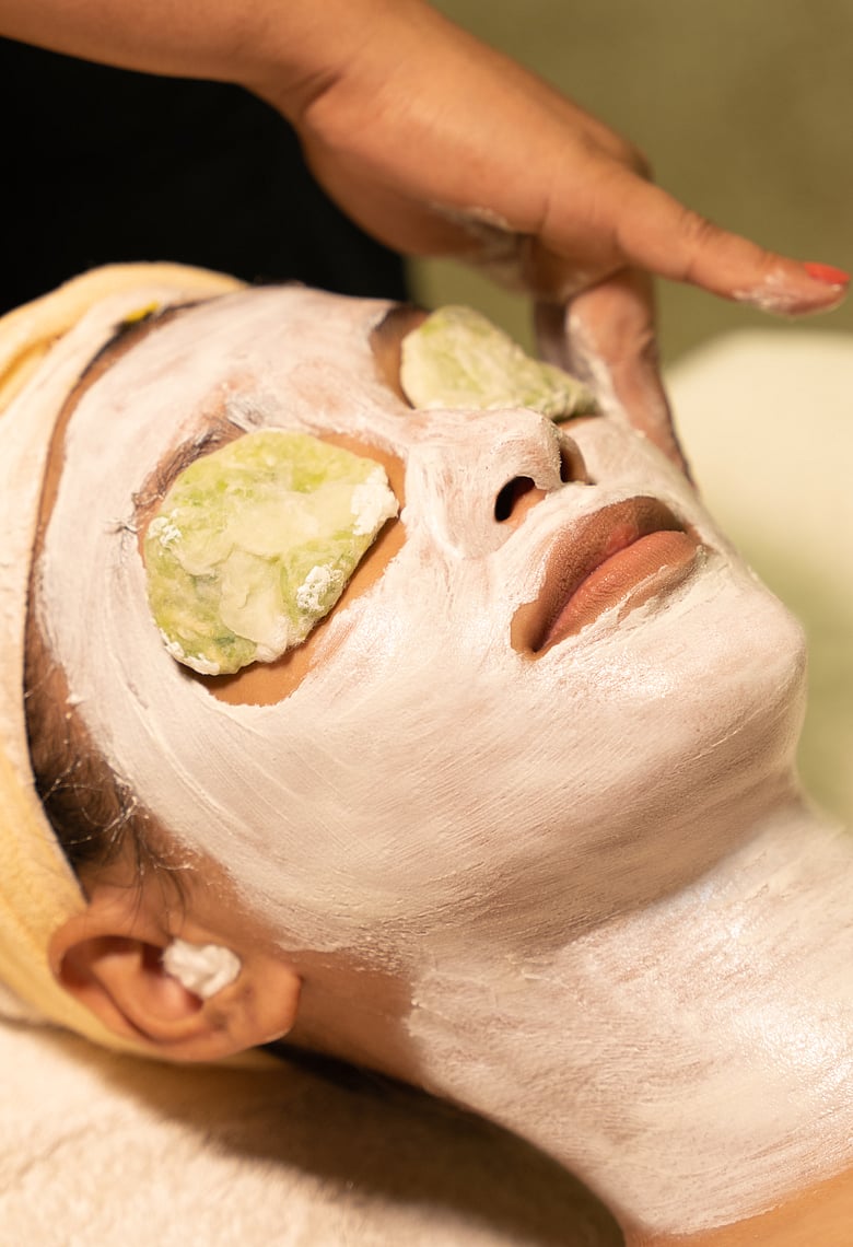 টক দইয়ে ত্বকের যত্ন