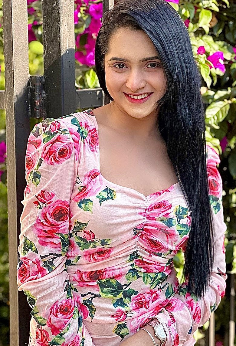 বডিকন পোশাকে অভিনেত্রী কেয়া পায়েল