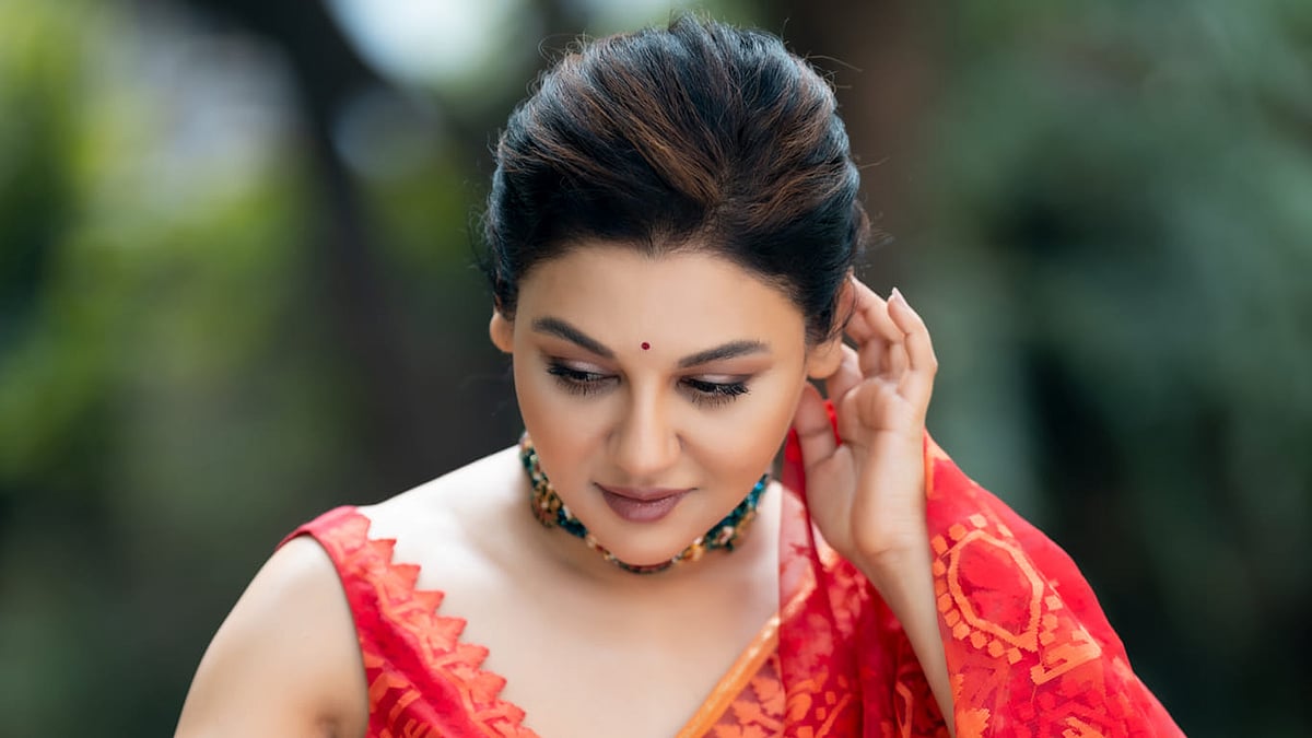 জন্মদিনে ভক্ত-শুভাকাঙ্ক্ষী ও বিনোদন অঙ্গনের সহকর্মীরা জয়া আহসানকে নিয়ে নানা স্মৃতিকথা লিখে থাকেন। এবারও সেই ধারাবাহিকতা ছিল। ভক্ত ও ভালোবাসার মানুষদের শুভেচ্ছা তাঁকে আপ্লুত করে।