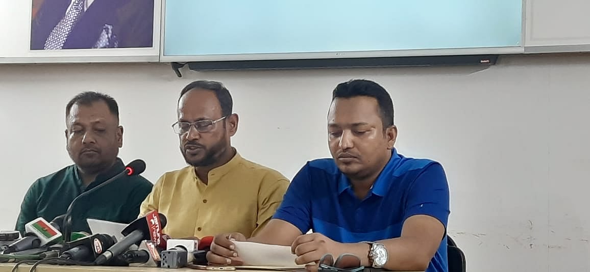 আজ বেলা ১১টায় গুলশানে বিএনপির চেয়ারপারসনের কার্যালয়ে এক সংবাদ সম্মেলনে তিন সংগঠনের নেতারা তাঁদের আগের নির্ধারিত সমাবেশের নতুন তারিখ ঘোষণা করেন।