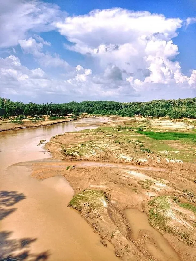 এইখানেই মালিজি নদী প্রবেশ করছে বাংলাদেশে।