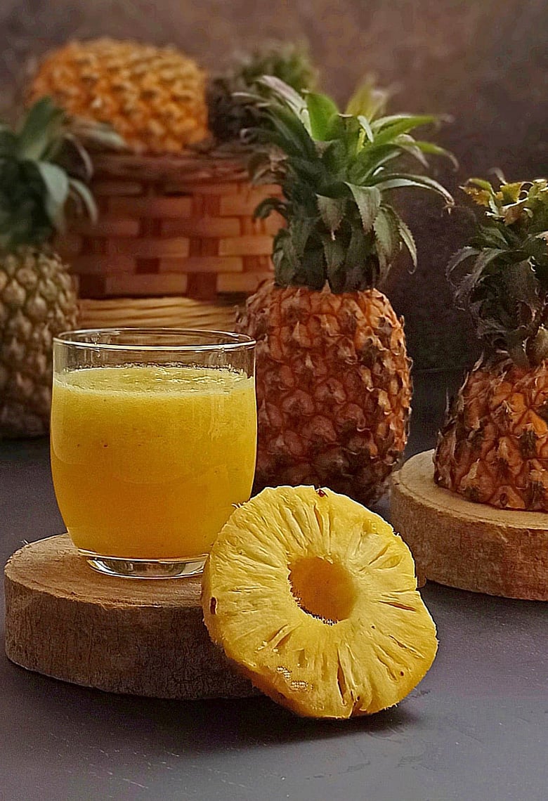 এদিনে রোগ তাড়াতে আনারস 