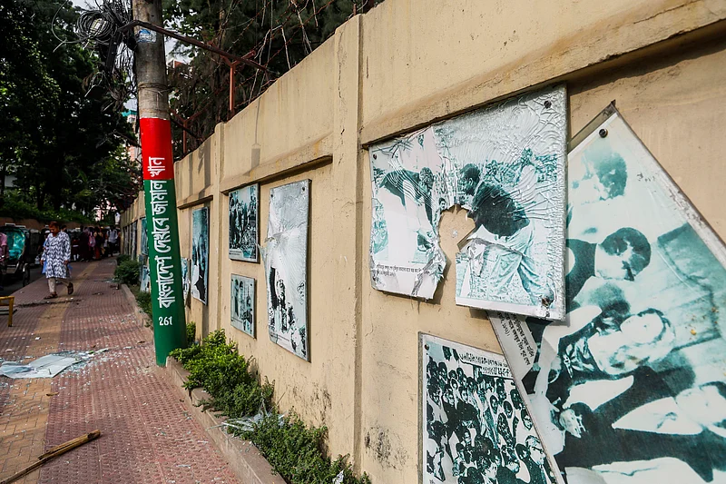 জামালখান এলাকায় বঙ্গবন্ধু ও মুক্তিযুদ্ধের আলোকচিত্র–ইতিহাসসংবলিত ম্যুরাল ভাঙচুর করা হয়