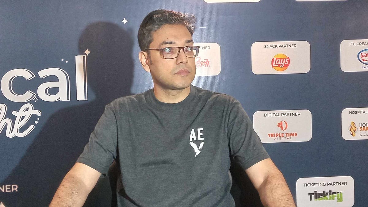 ঢাকার এক হোটেলে আয়োজিত সংবাদ সম্মেলনে অংশ নেন অনুপম। ছবি: প্রথম আলো