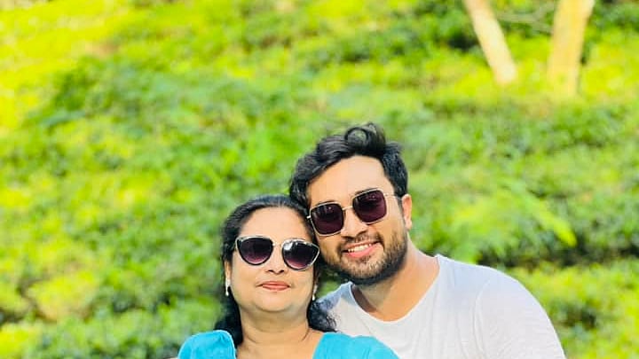 মায়ের সঙ্গে জোভান। ছবি: ফেসবুক