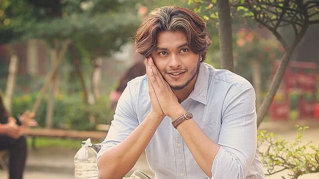 অভিনেতার সৌজন্যে