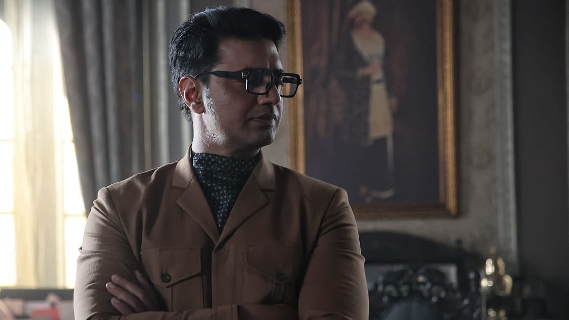 ‘ব্যোমকেশ ও দুর্গ রহস্য’–এ দেব। টুইটার 