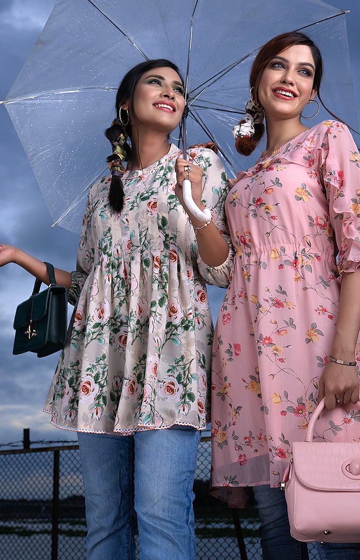 মেঘের দিনে মেদুর পোশাক