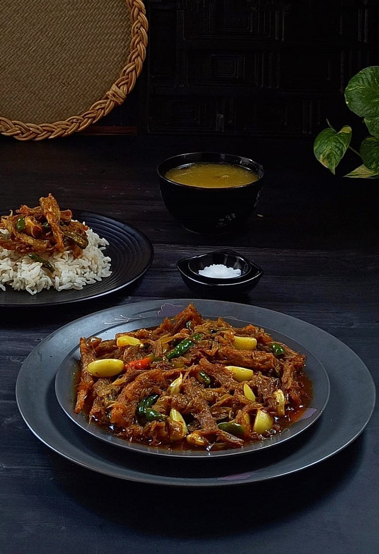 স্বাদ বদল করতে জিবে জল আনা লইট্যা শুঁটকি ভুনা 