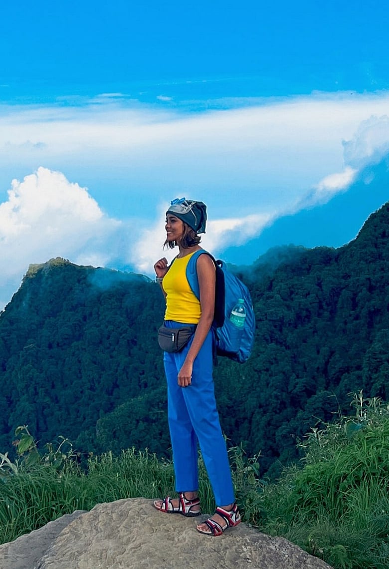 বর্ষায় ভ্রমণে যেমন ব্যাগ বেছে নেবেন