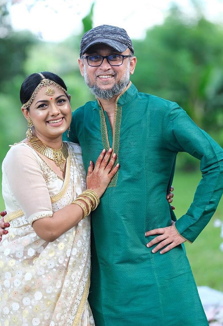 ১৩ বছর আগের বিয়ের পোশাকে ফারুকী-তিশা