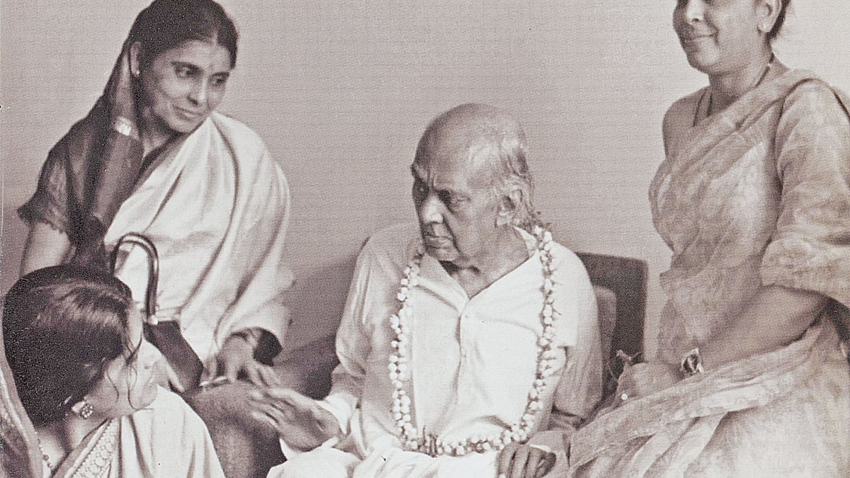 ছবি: ‘নজরুল বিচিত্রা’ বই থেকে