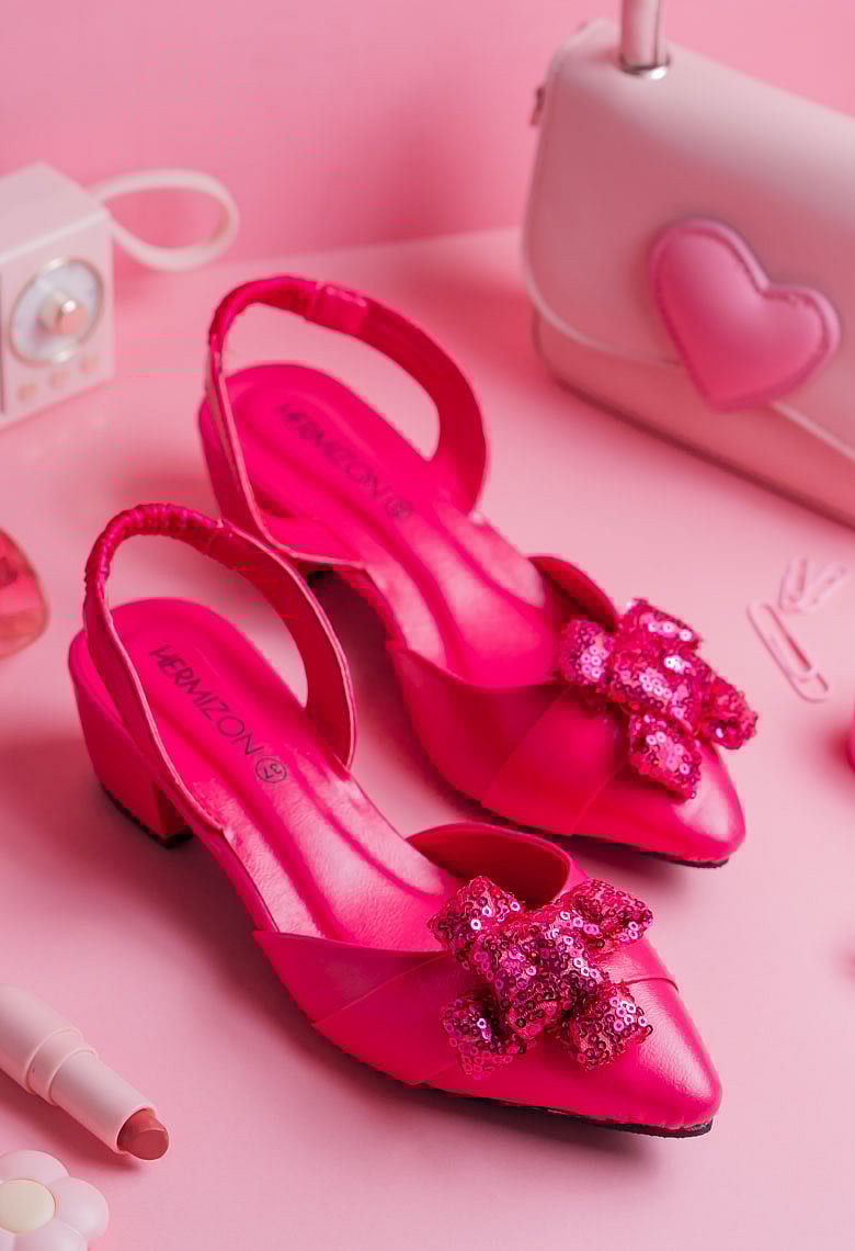 সাড়া জাগিয়েছে দেশি ব্র্যান্ডের বার্বি জুতা