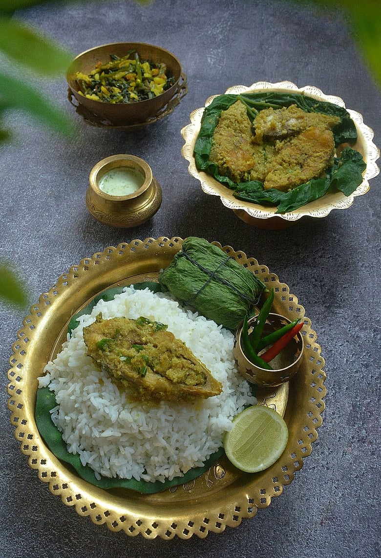 ফরিদপুরের ঐতিহ্যবাহী ইলিশ ভাতুরি রান্না হবে ১০ মিনিটে, ভাতের হাঁড়িতেই