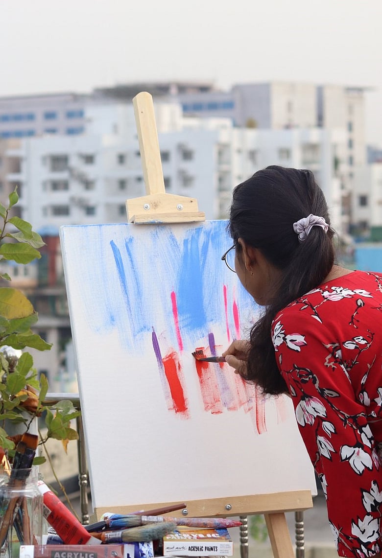 নিজের করা ক্যানভাস পেইন্টিং দিয়ে সাজিয়ে ফেলুন ঘর