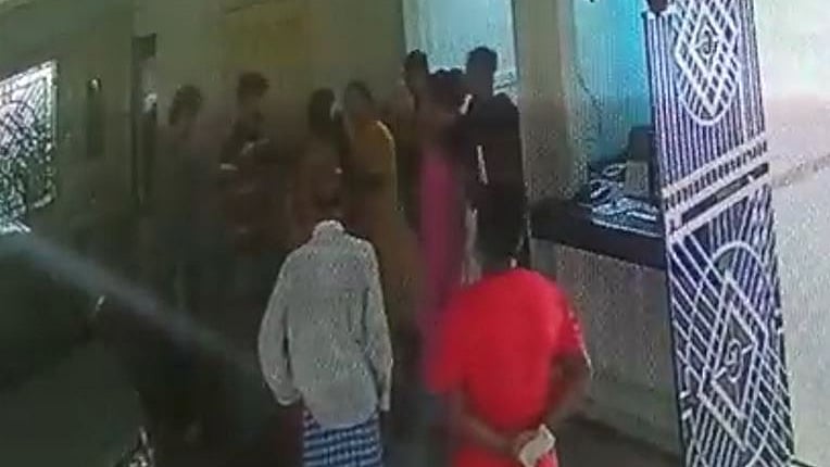 ছবি:  সিসিটির ভিডিও ফুটেজ  থেকে নেওয়া