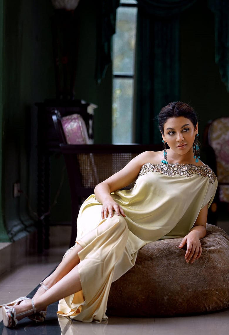 আকর্ষণীয় কাফতানে জয়া আহসান