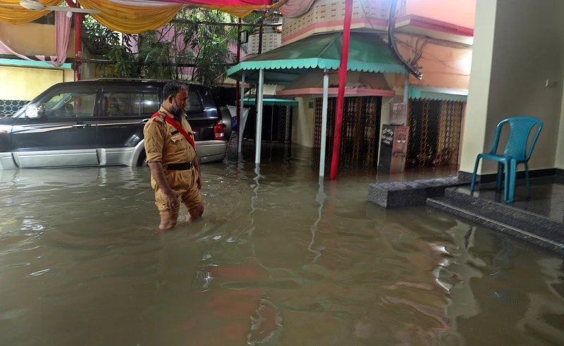 চট্টগ্রাম সিটি মেয়র রেজাউল করিম চৌধুরীর বাসভবনের নিচতলা পানিতে তলিয়ে গেছে
